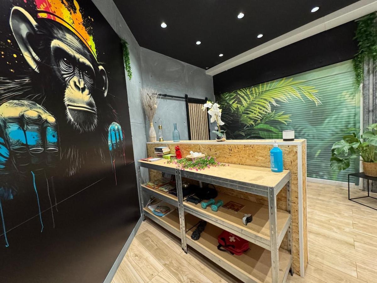 Jungle With Breakfast And Video Projector *